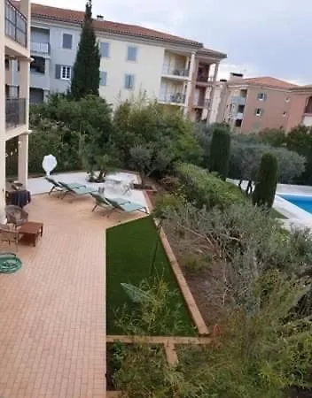 Anais De Saint-tropez, Bel Appartement, Avec Piscine Et Jardin, Au Coeur De Tropez Апартаменти
