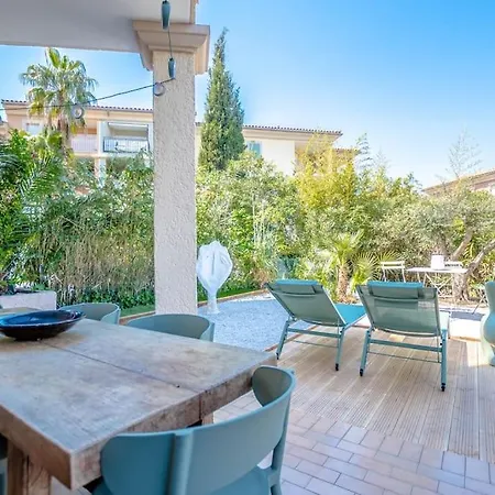 Anais De Saint-tropez, Bel Appartement, Avec Piscine Et Jardin, Au Coeur De Tropez * Сен-Тропе