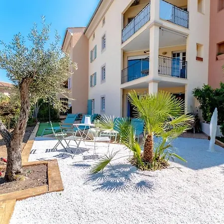 Anais De Saint-tropez, Bel Appartement, Avec Piscine Et Jardin, Au Coeur De Tropez *