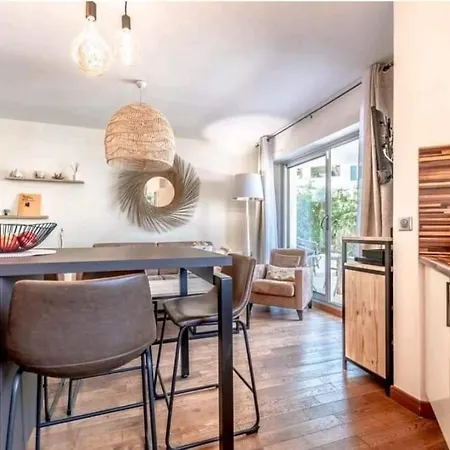 Anais De Saint-tropez, Bel Appartement, Avec Piscine Et Jardin, Au Coeur De Tropez Saint-Tropez