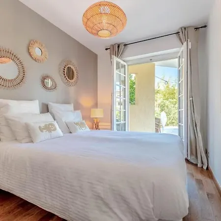 Anais De Saint-tropez, Bel Appartement, Avec Piscine Et Jardin, Au Coeur De Tropez Apartment