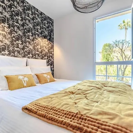 Anais De Saint-tropez, Bel Appartement, Avec Piscine Et Jardin, Au Coeur De Tropez *