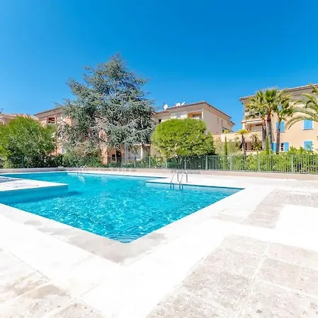 Anais De Saint-tropez, Bel Appartement, Avec Piscine Et Jardin, Au Coeur De Tropez