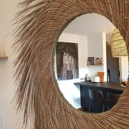 Anais De Saint-tropez, Bel Appartement, Avec Piscine Et Jardin, Au Coeur De Tropez Apartment