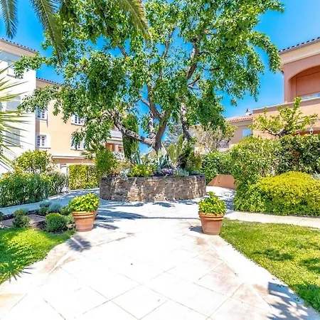 Anais De Saint-tropez, Bel Appartement, Avec Piscine Et Jardin, Au Coeur De Tropez